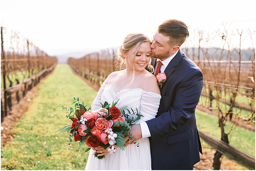 bride and groom at leesburg winery