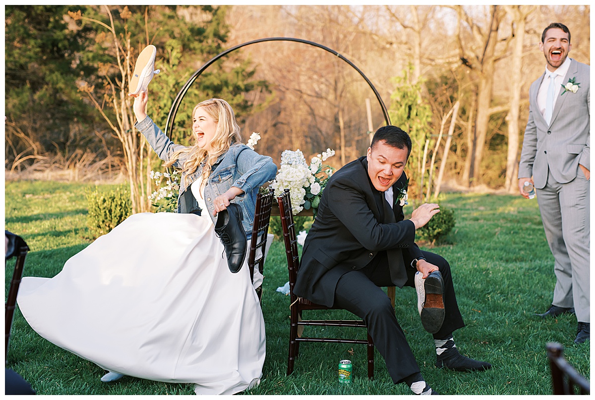 48 fields venue, shoe game, bride and groom playing the shoe game