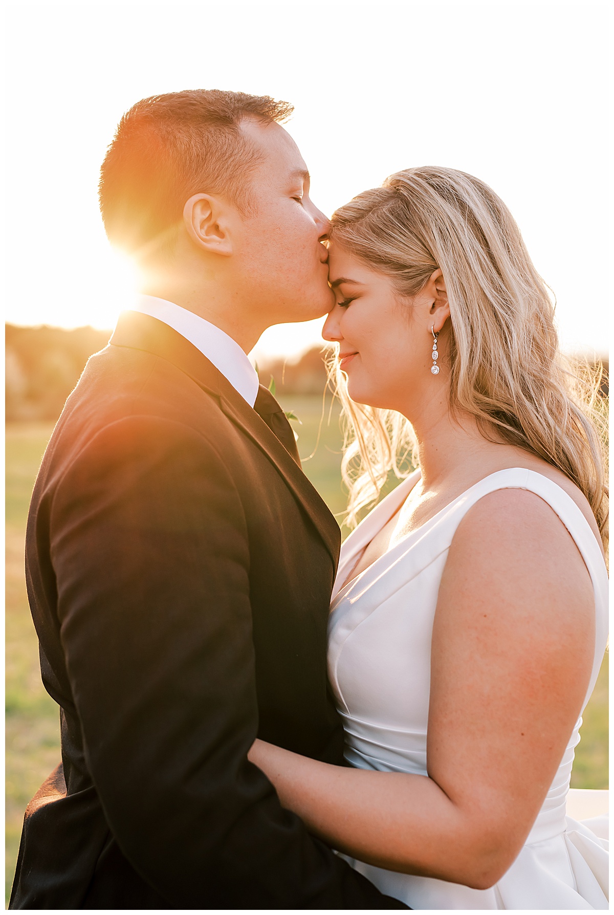 wedding pictures at golden hour